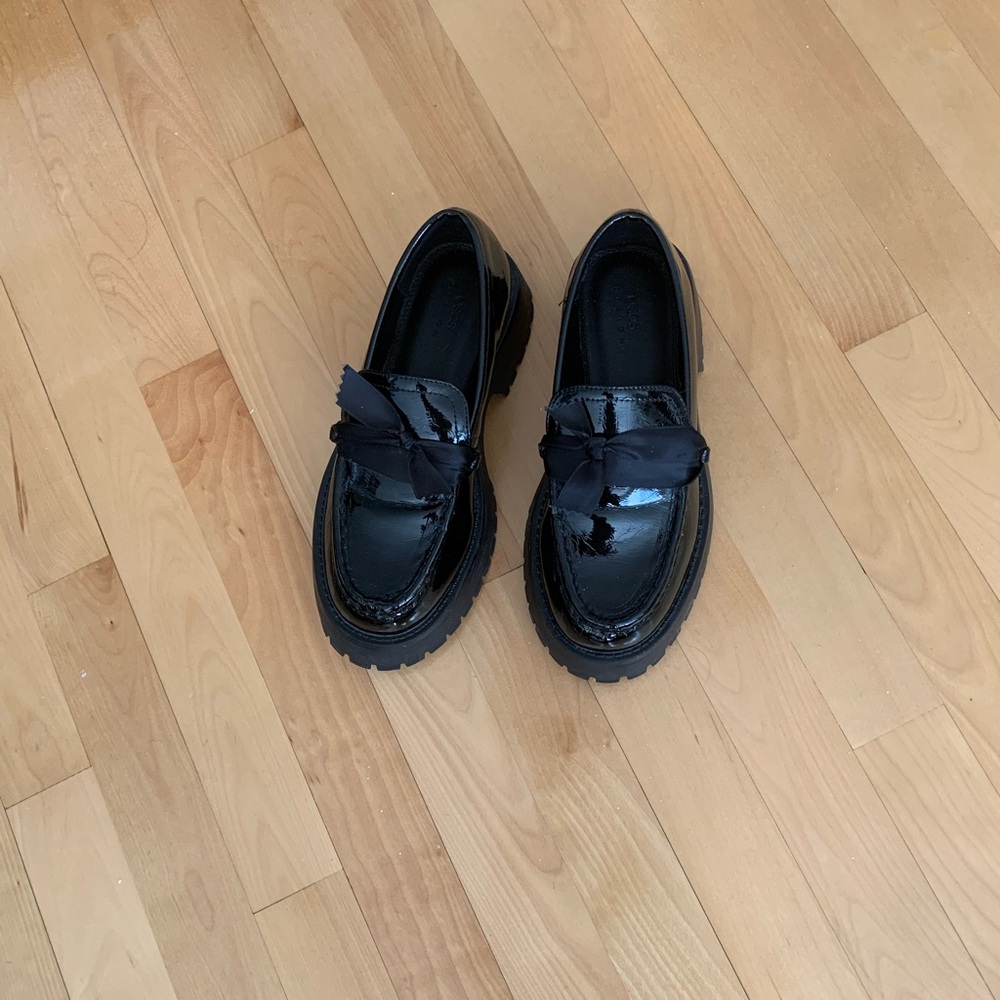 Black platform loafers in excellent condition